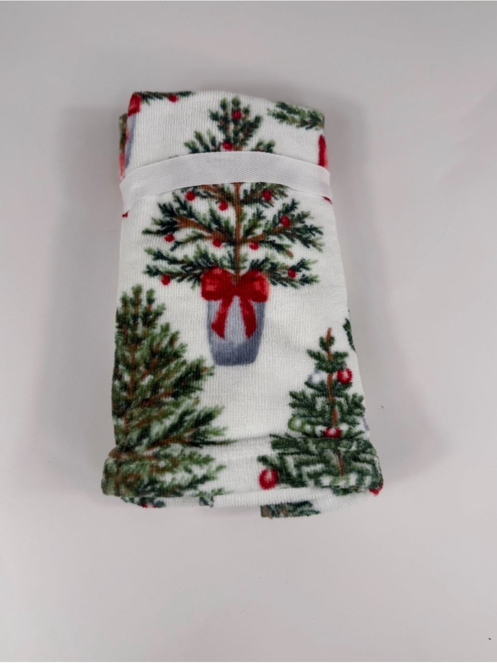 5 PC Laura Ashley Christmas Tree and Red Bow Towel Set - Picture 11 of 16